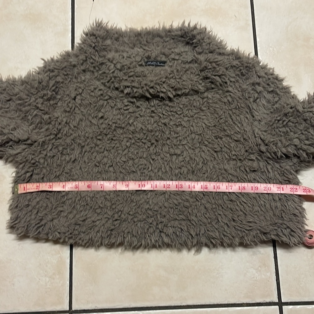 Sweaters - Picture 3 of 6